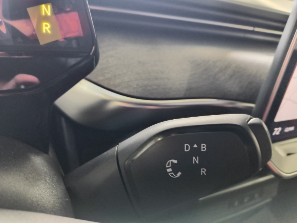 2025 Volkswagen ID. Buzz Pro S photo 50