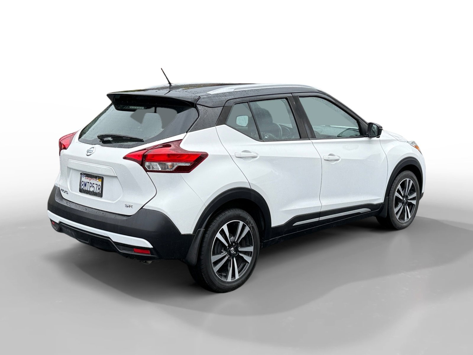 2019 Nissan Kicks SR photo 2