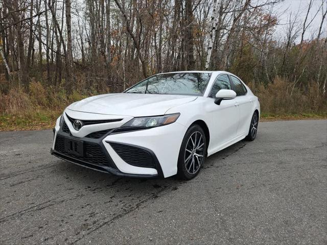 2023 Toyota Camry SE's photo