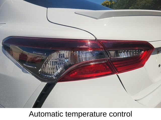 2022 Toyota Camry SE photo 5