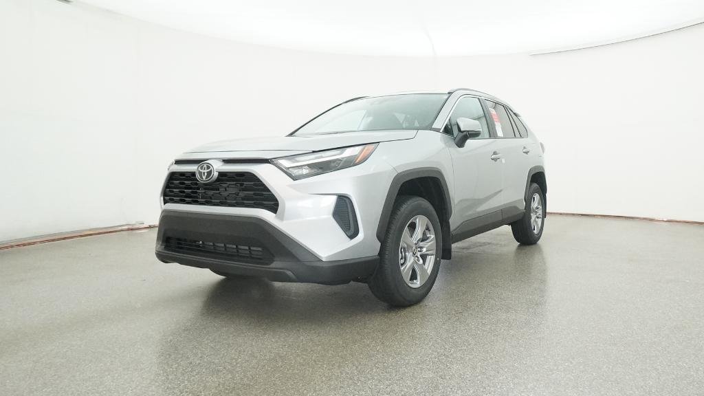 2025 Toyota RAV4 XLE photo 18