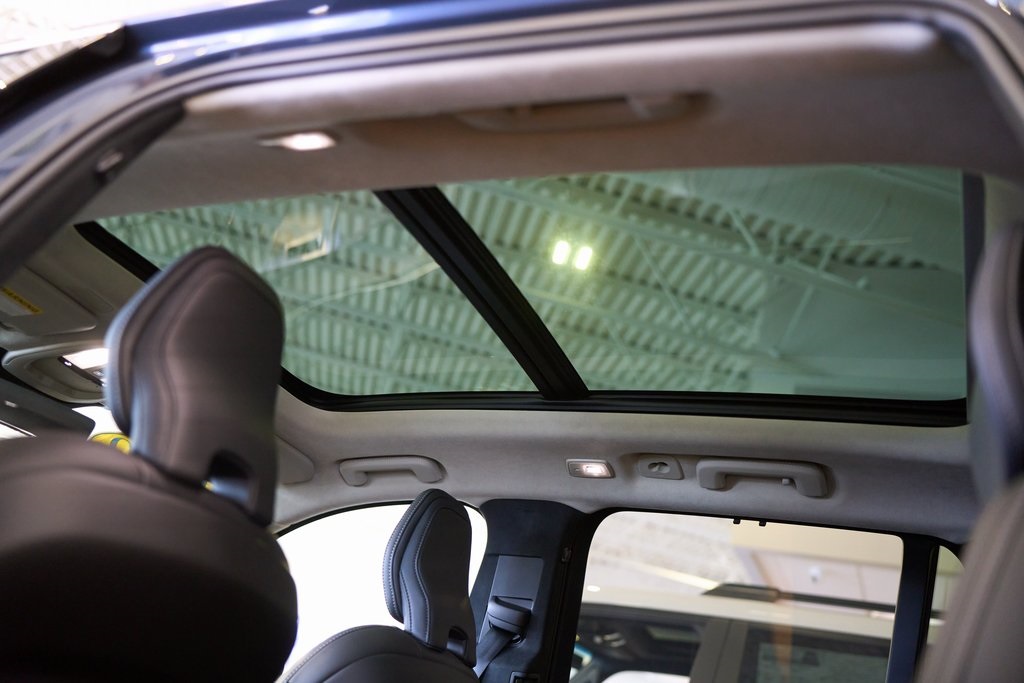 2025 VOLVO XC90 - Image 16