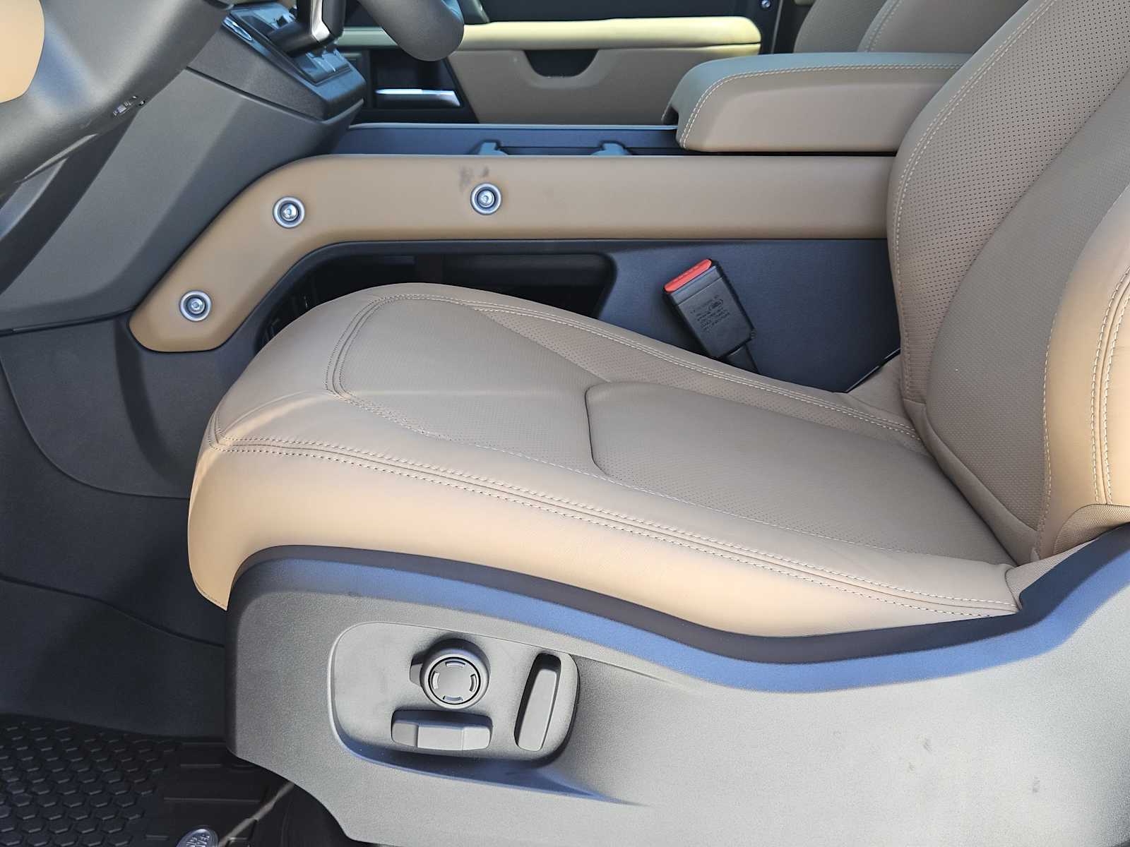 New 2025 GONDWANA STONE Land Rover X-Dynamic SE image 23