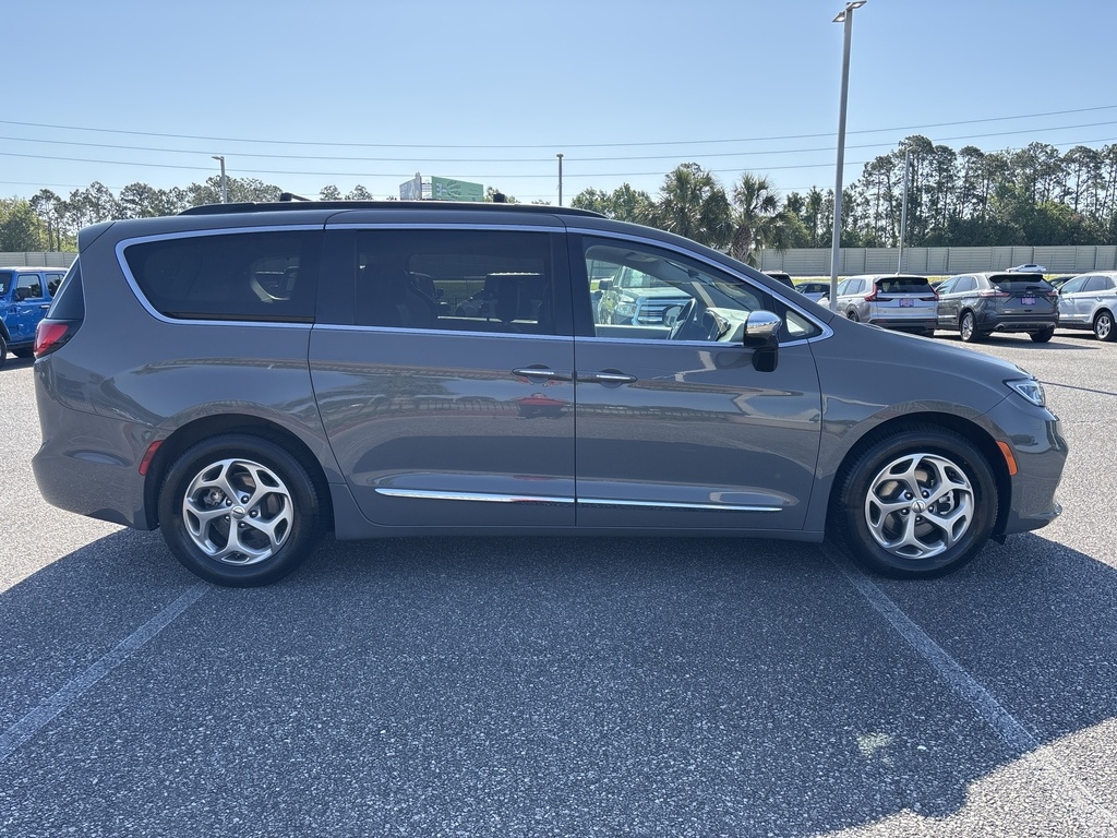 2023 Chrysler Pacifica Limited photo 6
