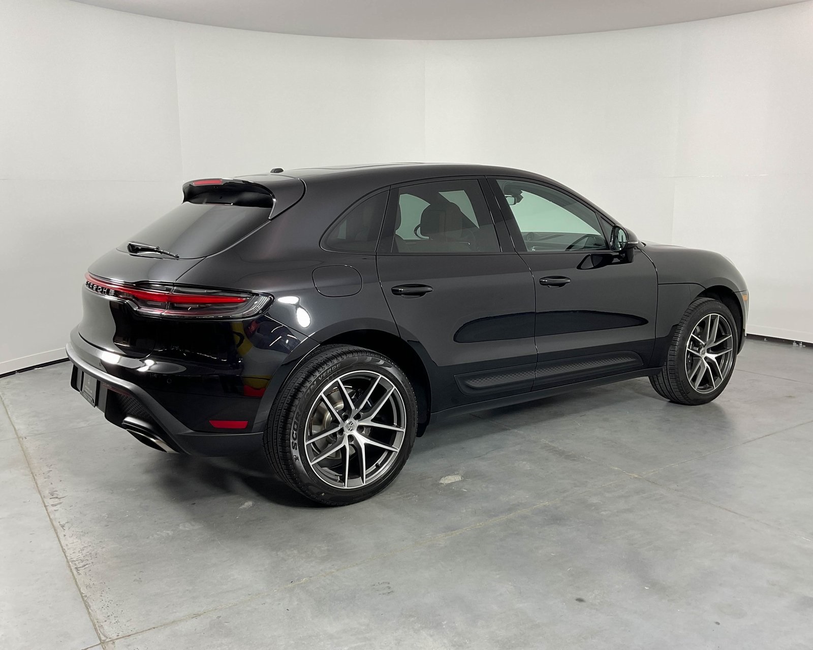 2024 Porsche Macan T photo 7