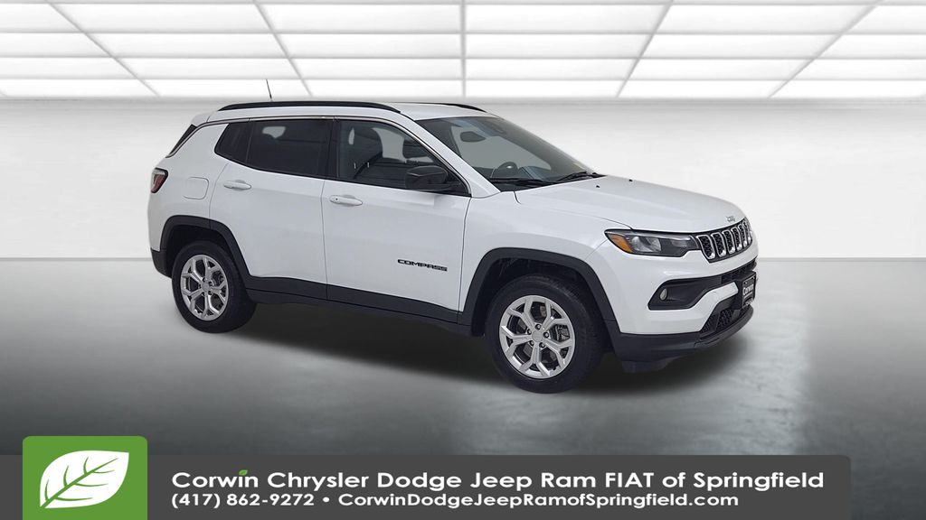 2024 Jeep Compass Latitude photo 2