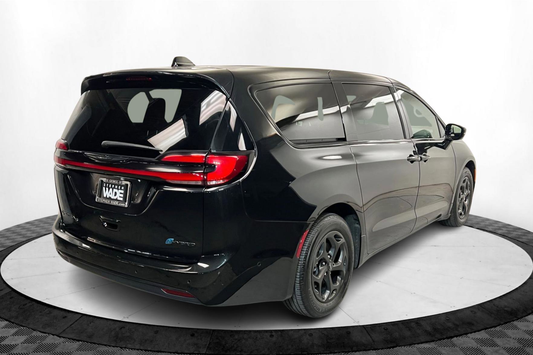 2024 Chrysler Pacifica Hybrid S Appearance photo 3