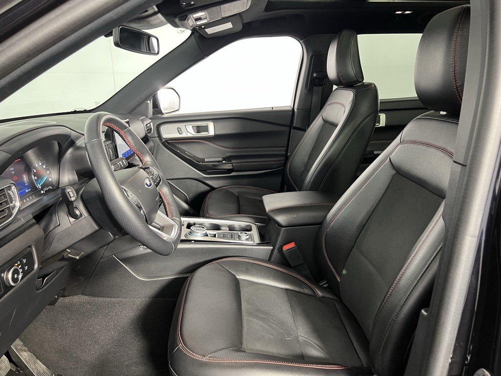 2024 Ford Explorer ST-Line photo 18