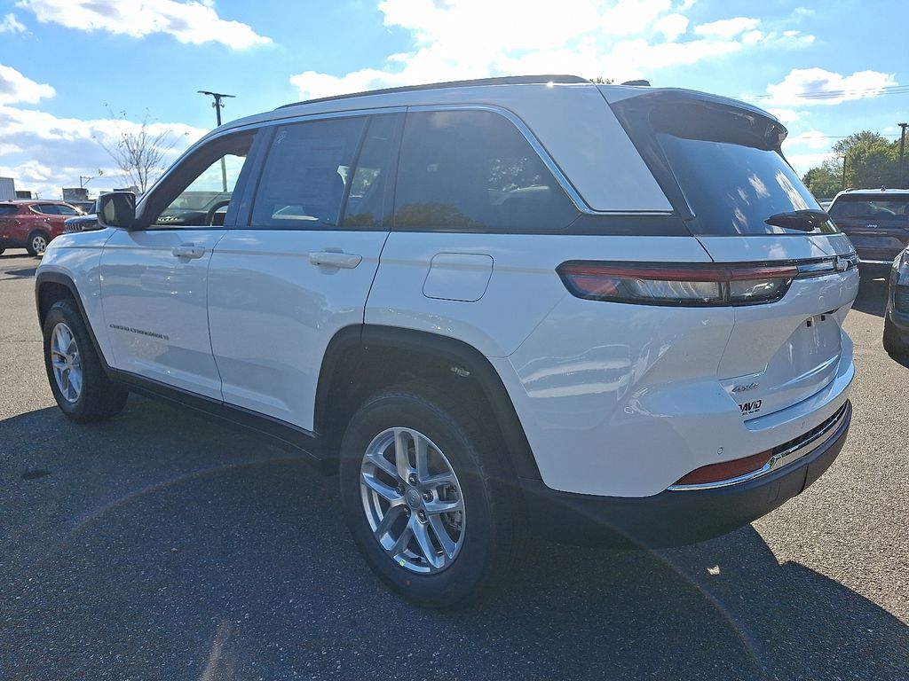 2025 Jeep Grand Cherokee Laredo X photo 3