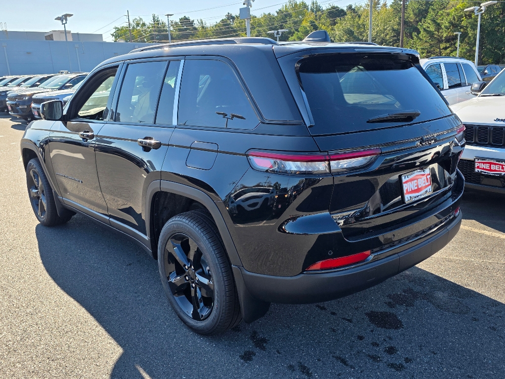 2025 Jeep Grand Cherokee Limited photo 4