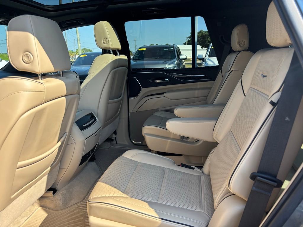 2022 Cadillac Escalade Premium Luxury photo 4