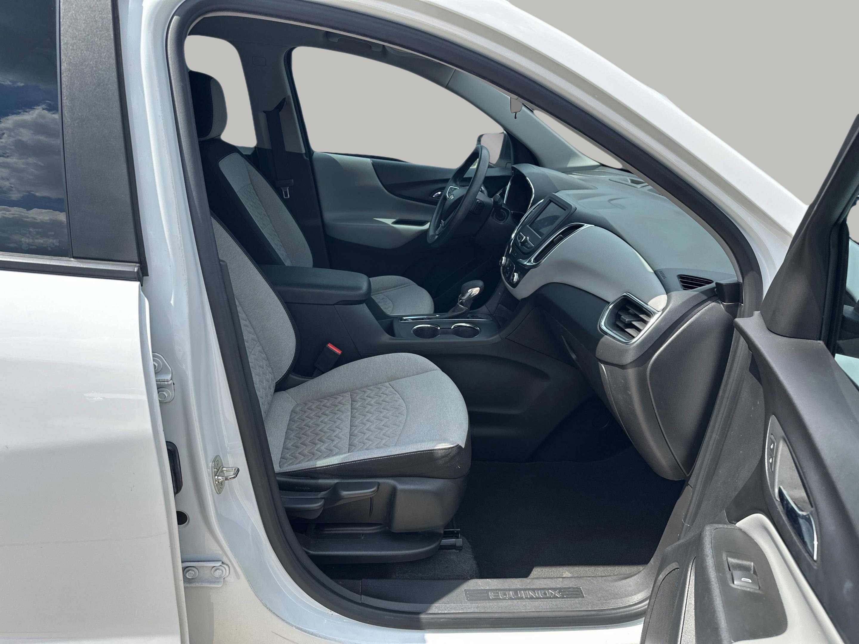 2022 Chevrolet Equinox LS photo 13