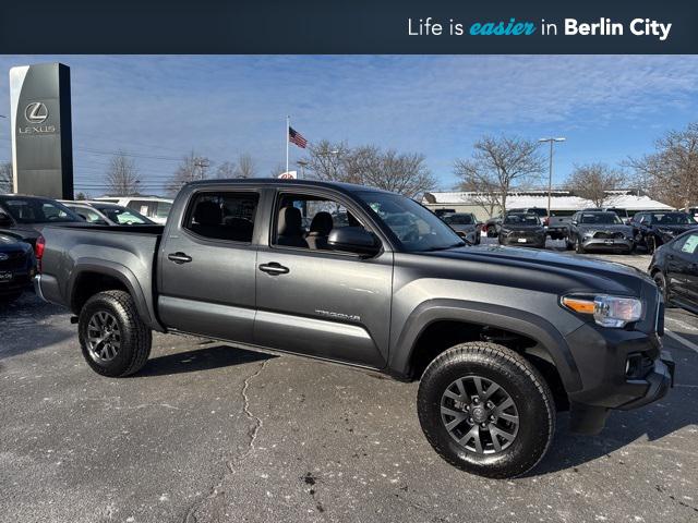 2023 Toyota Tacoma SR5's photo