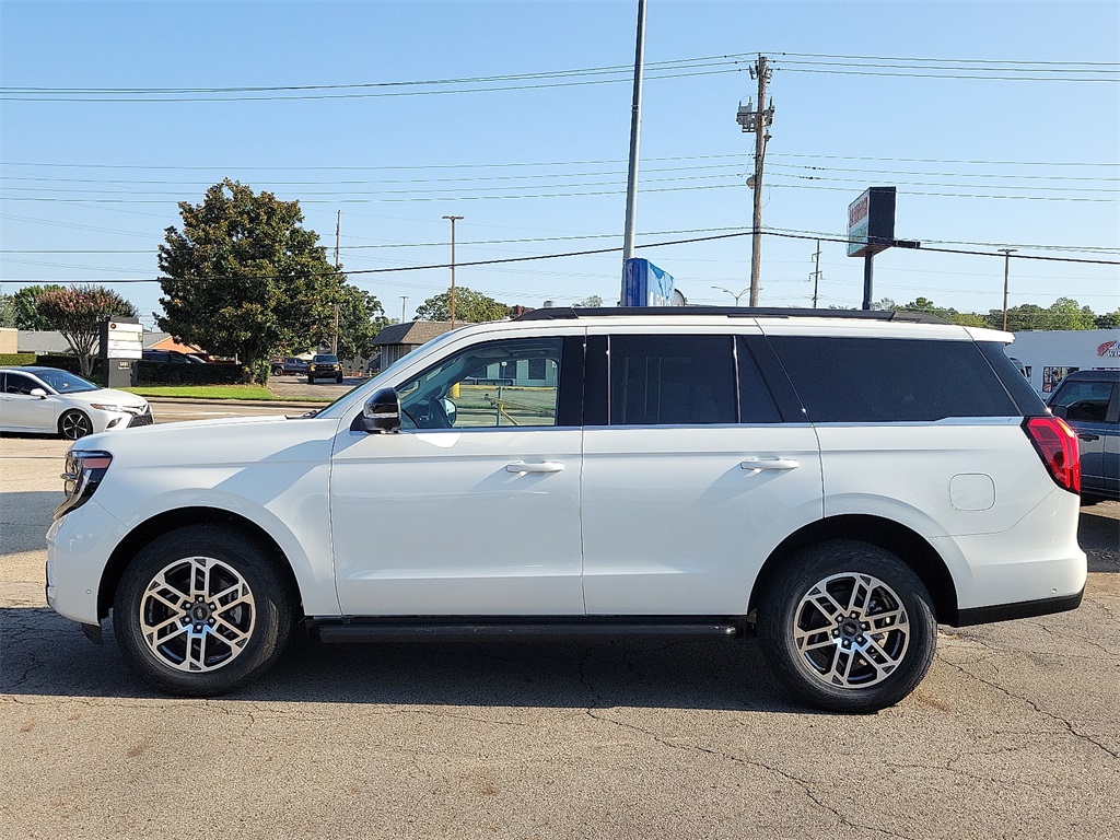 2025 Ford Expedition photo 2