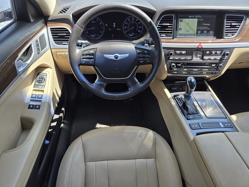 2015 Hyundai Genesis 3.8 RWD photo 14