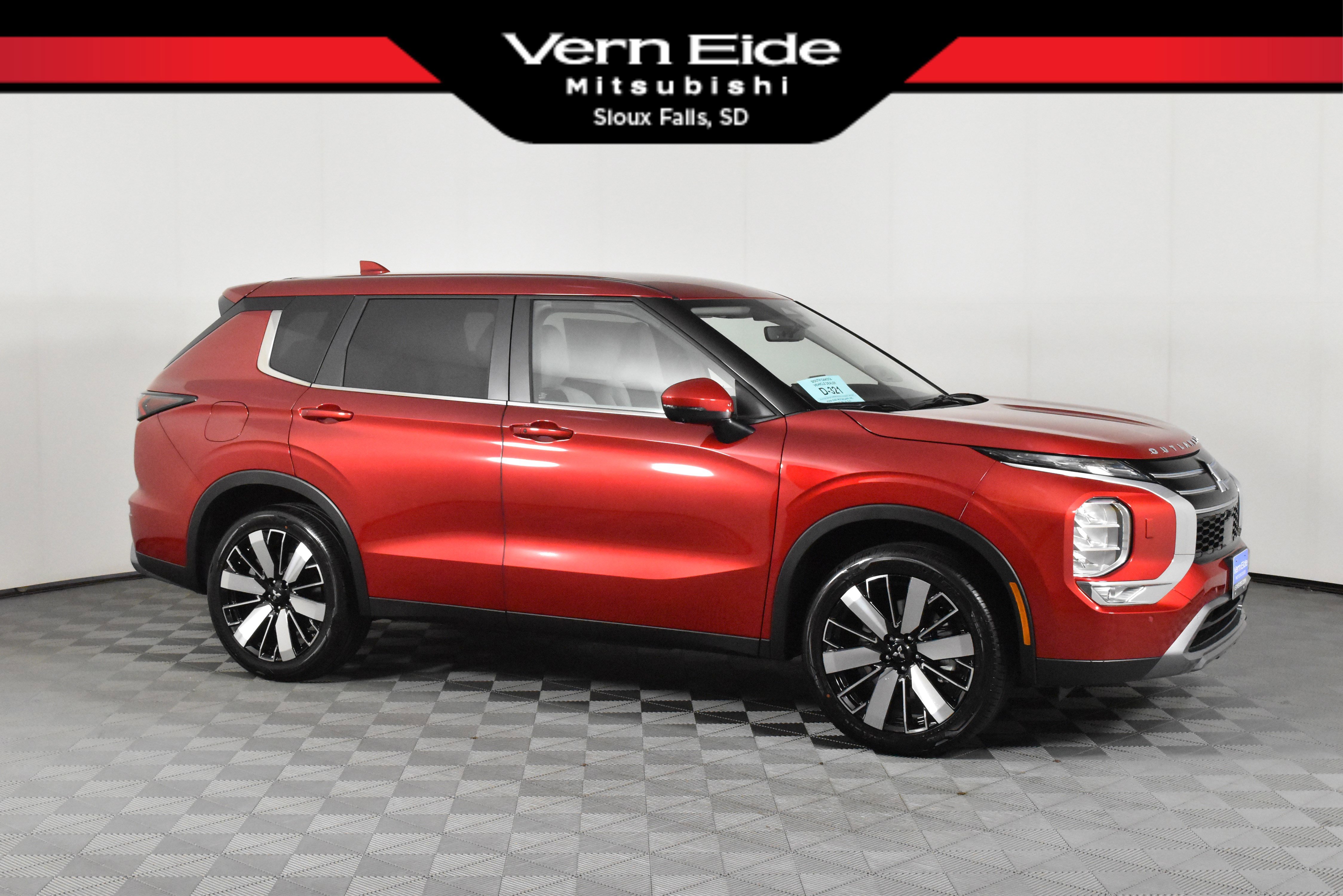 2025 Mitsubishi Outlander SE's photo