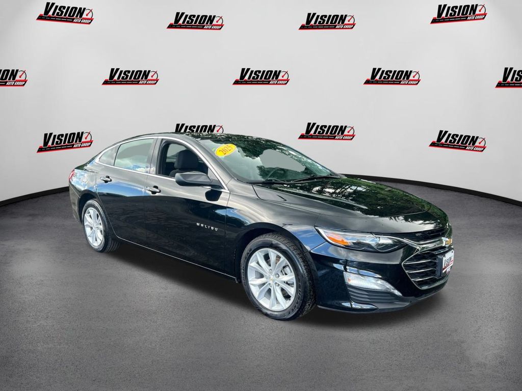 2025 Chevrolet Malibu 1LT photo 3