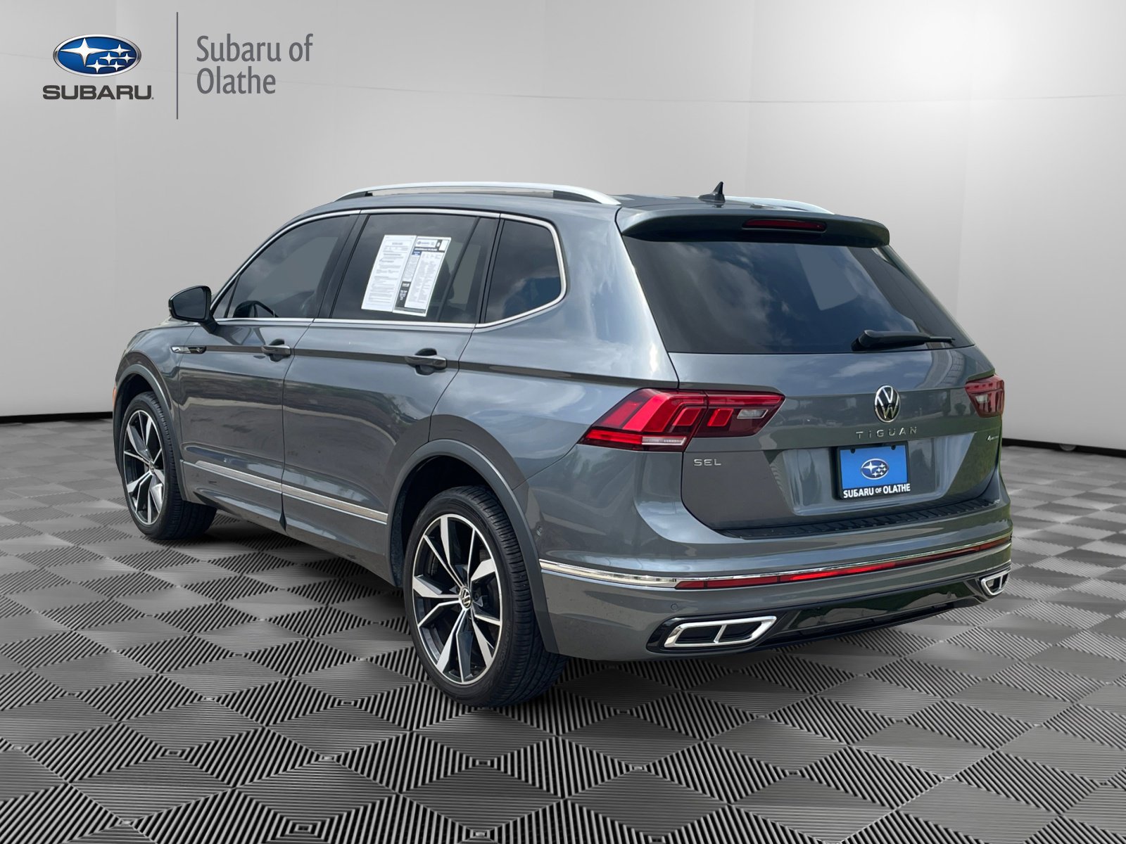 2023 Volkswagen Tiguan SEL R-Line Black photo 8