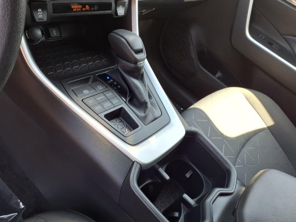 2022 Toyota RAV4 XLE photo 18