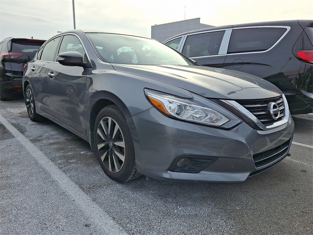 2017 Nissan Altima SV's photo