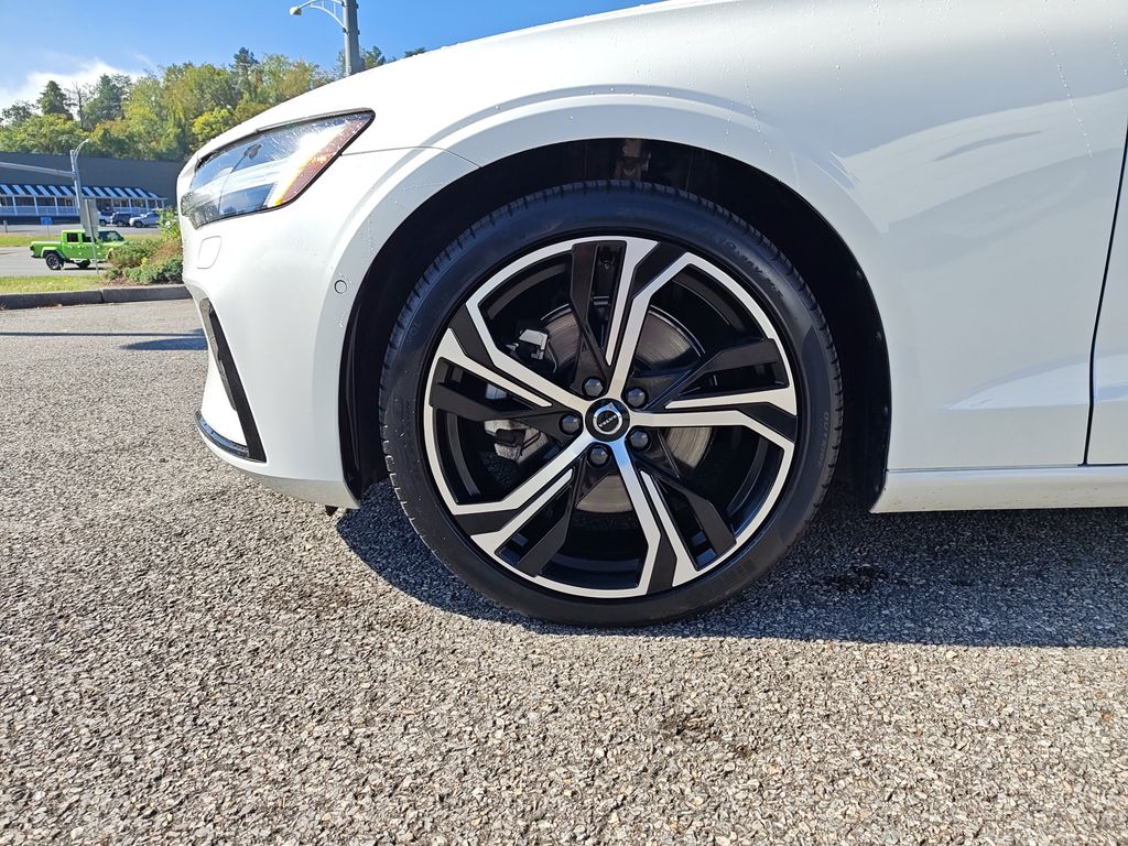 2024 Volvo S60 B5 Plus photo 4