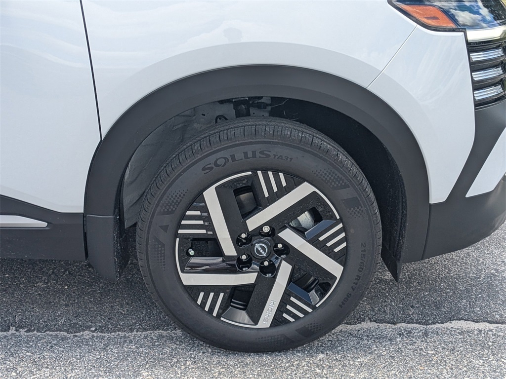 2025 Nissan Kicks SV photo 9