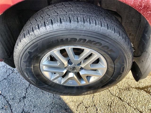 2019 Nissan Frontier SV photo 2