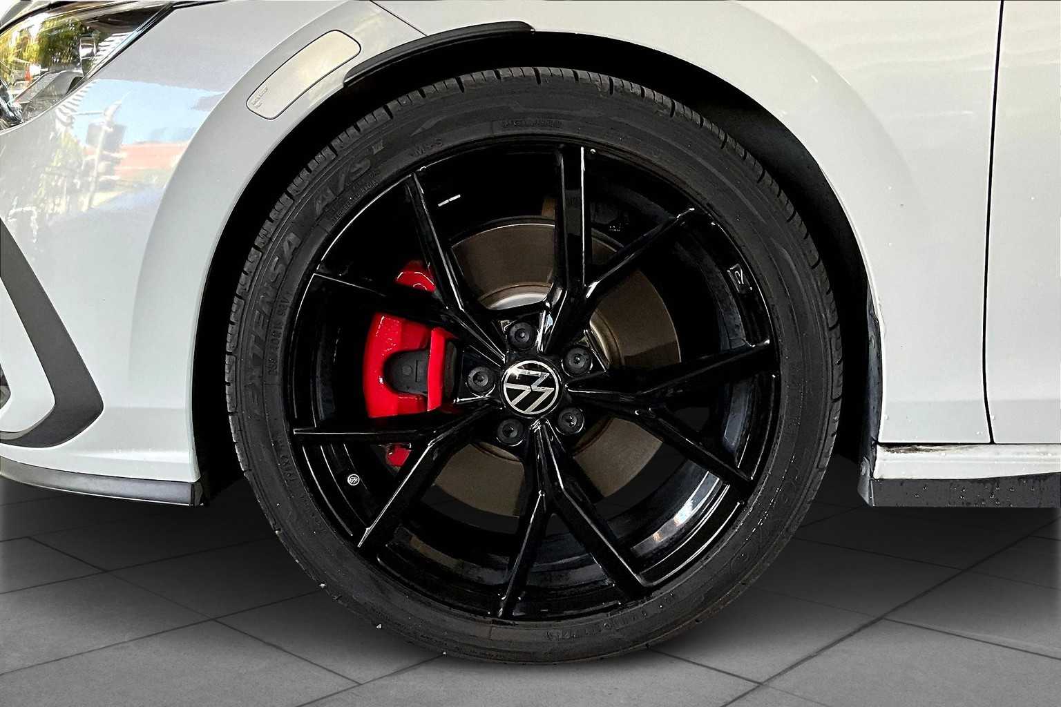 2024 Volkswagen Golf GTI 380 S photo 9