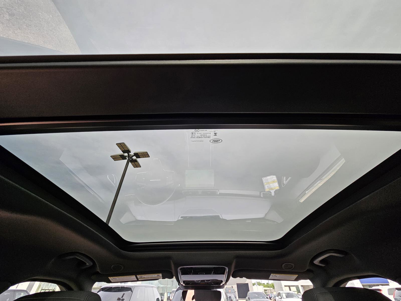 2026 Land Rover Range Rover Velar SE photo 35