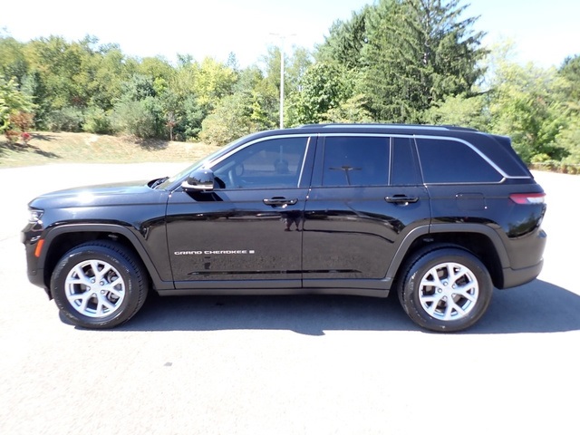 2023 Jeep Grand Cherokee Limited photo 2