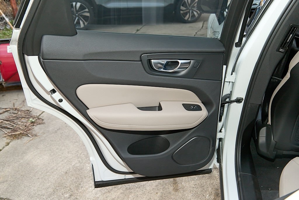 2026 VOLVO XC60 - Image 18