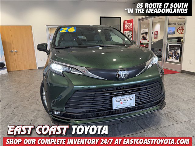 2026 Toyota Sienna XLE's photo