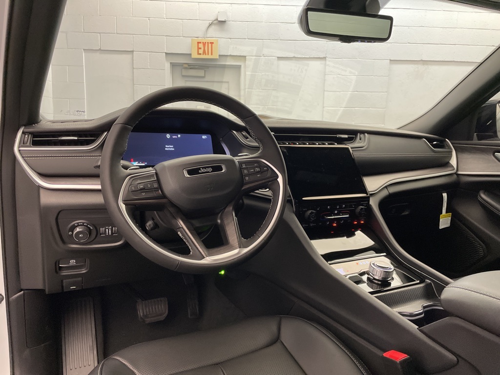 2025 Jeep Grand Cherokee Limited photo 7
