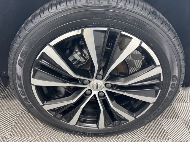 2024 Volvo XC60 B5 Plus photo 11