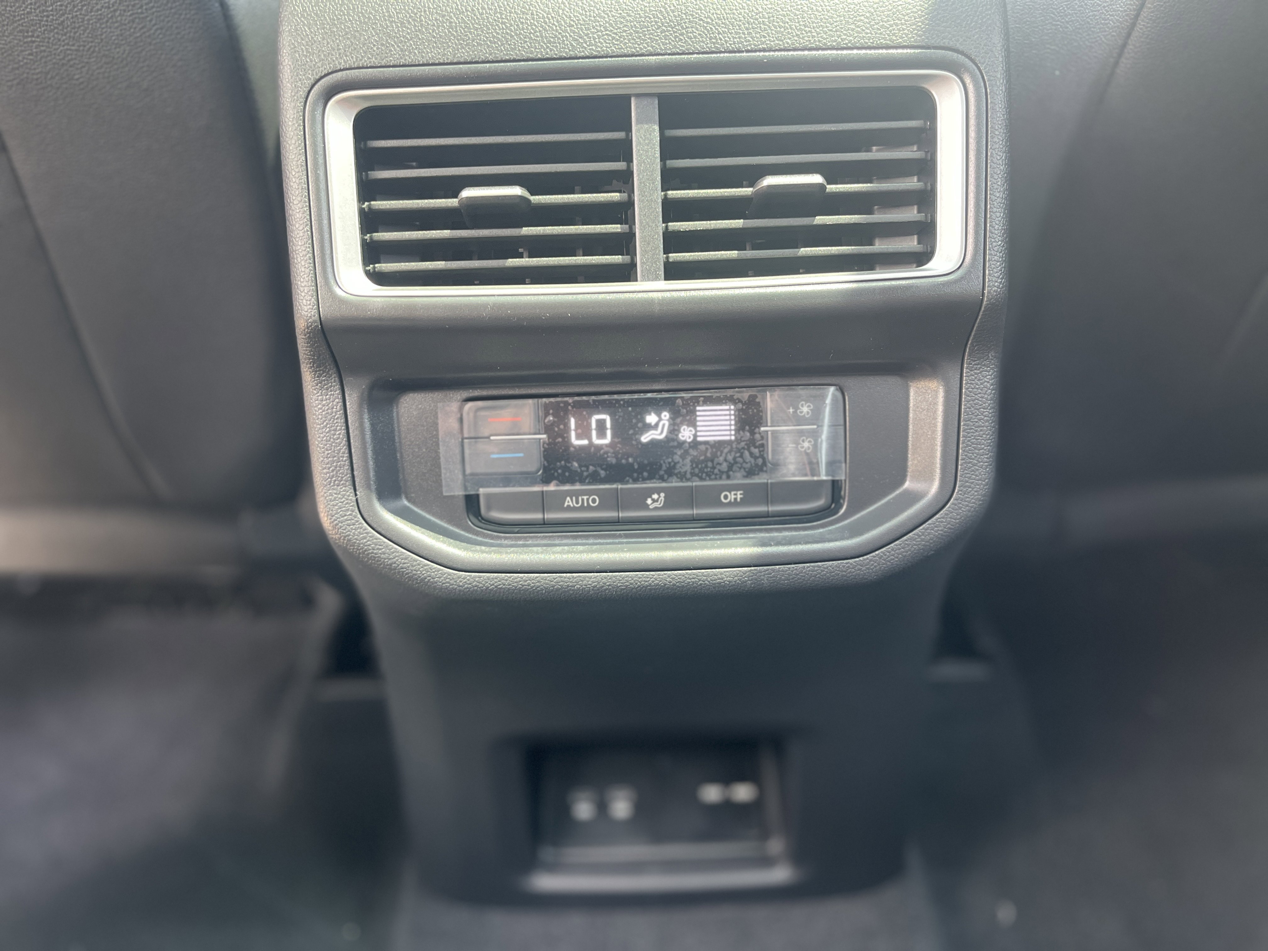 2025 Volkswagen Atlas Peak Edition SE photo 6