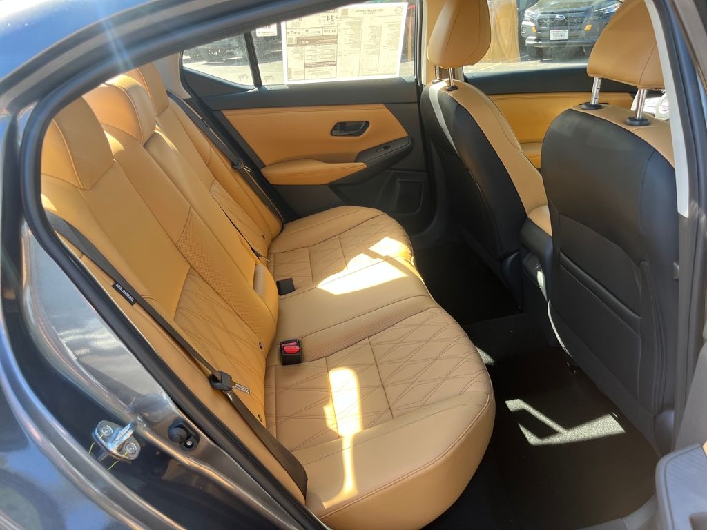 2025 Nissan Sentra SV photo 14