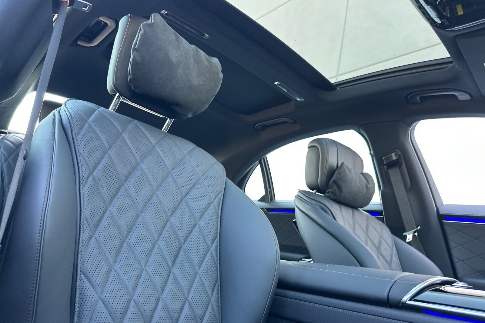 2025 Mercedes Benz S 580 4MATIC photo 2