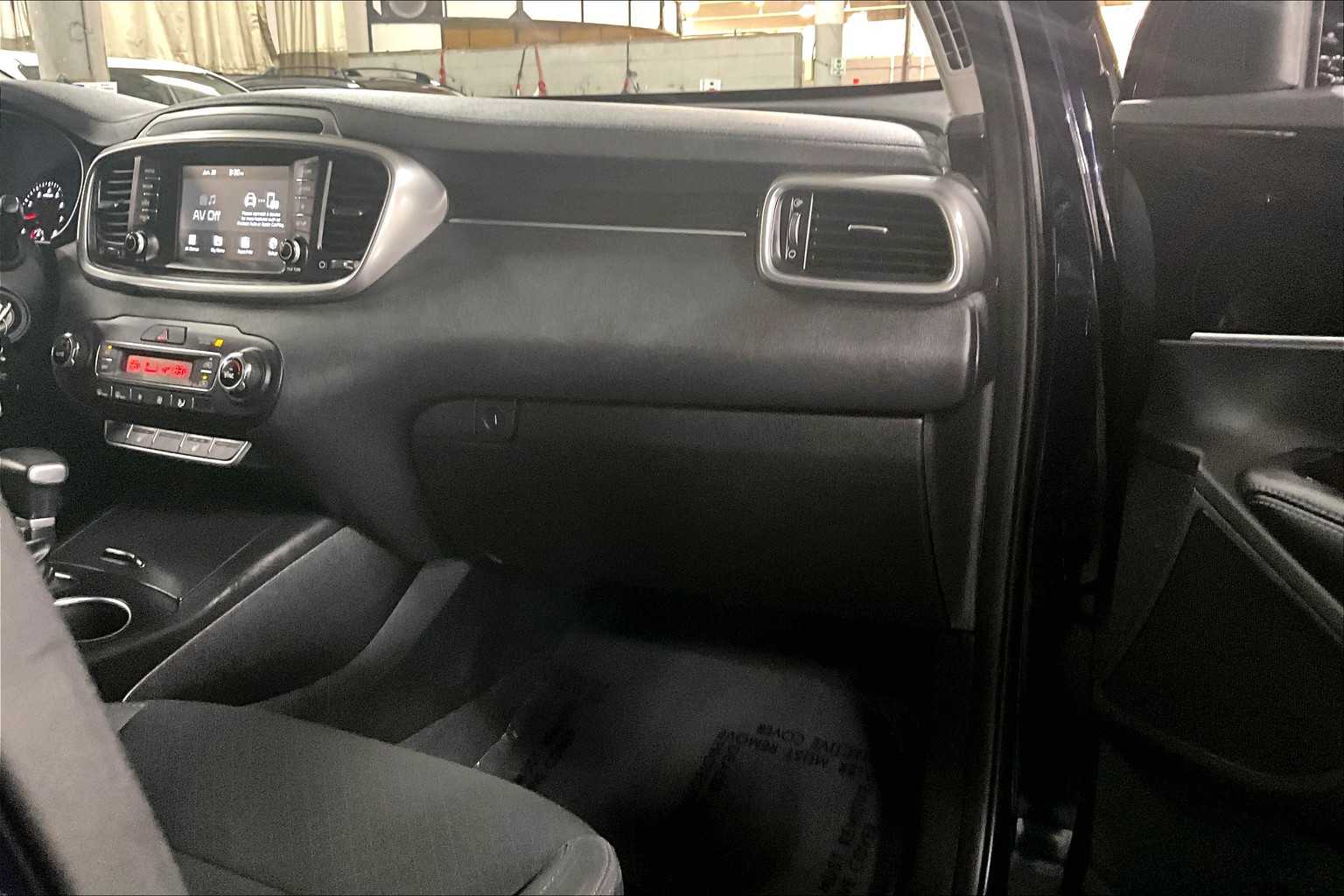 2020 Kia Sorento LX photo 17