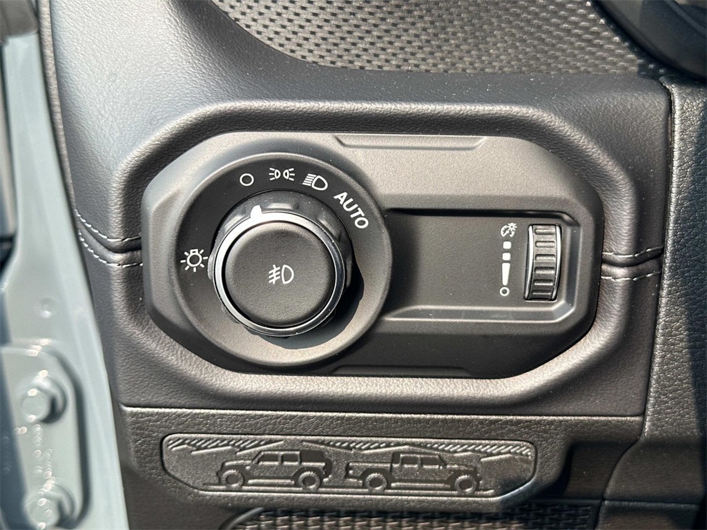 2025 Jeep Wrangler Rubicon X photo 27