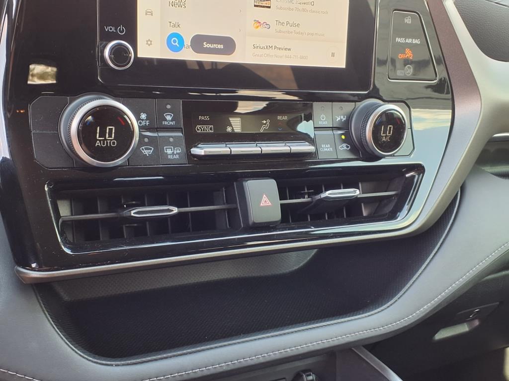 2023 Toyota Highlander L photo 8