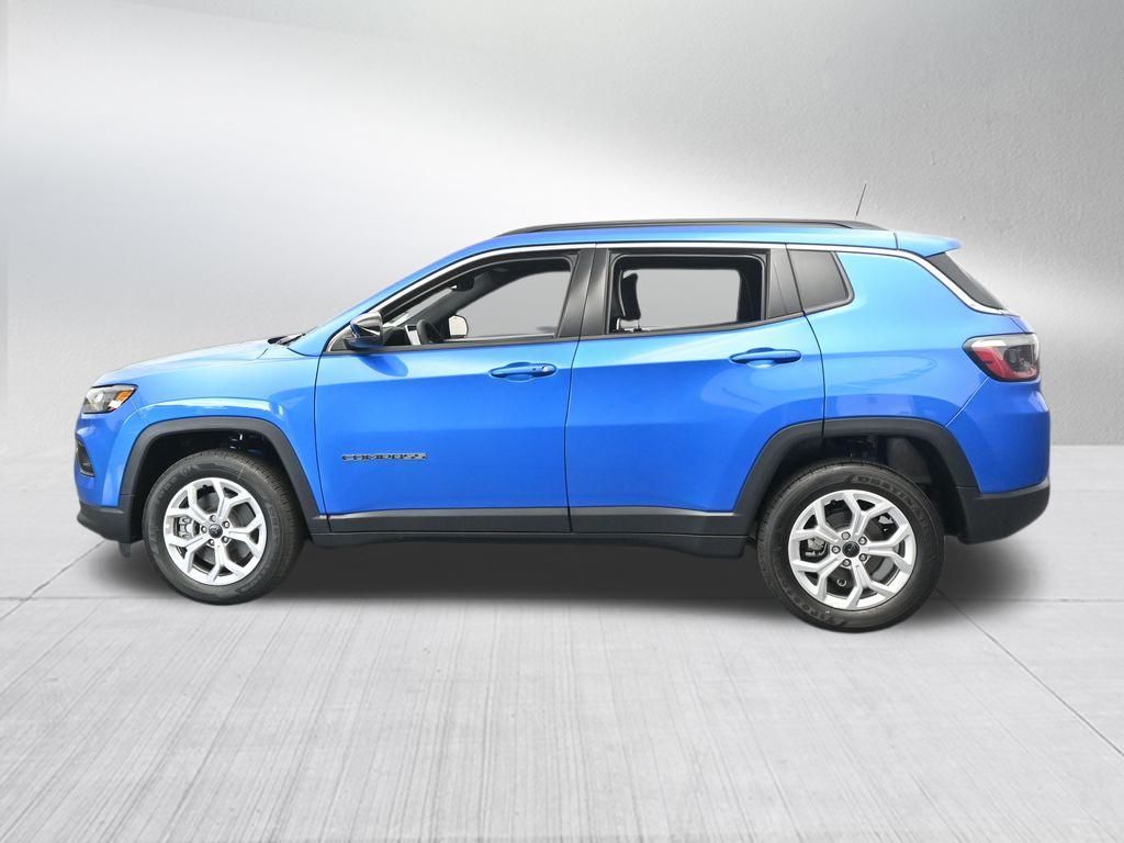 2025 Jeep Compass Latitude photo 3