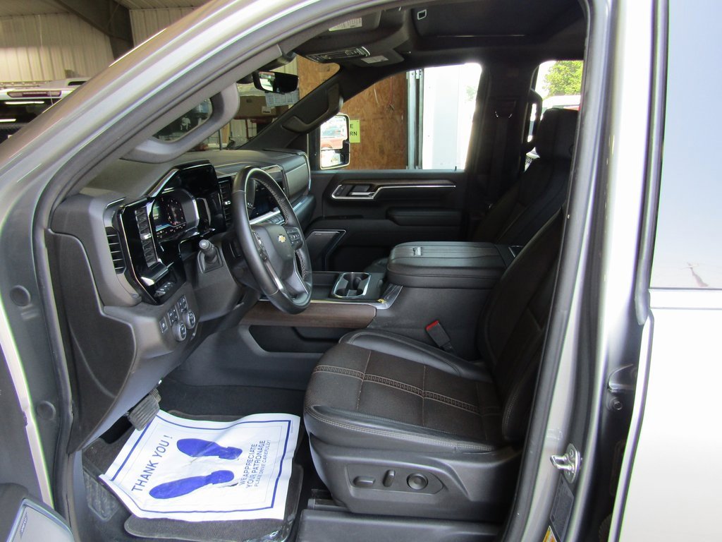 2025 Chevrolet Silverado 3500HD High Country photo 27