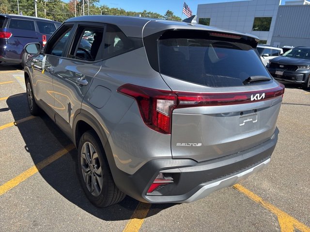 2024 Kia Seltos LX photo 6