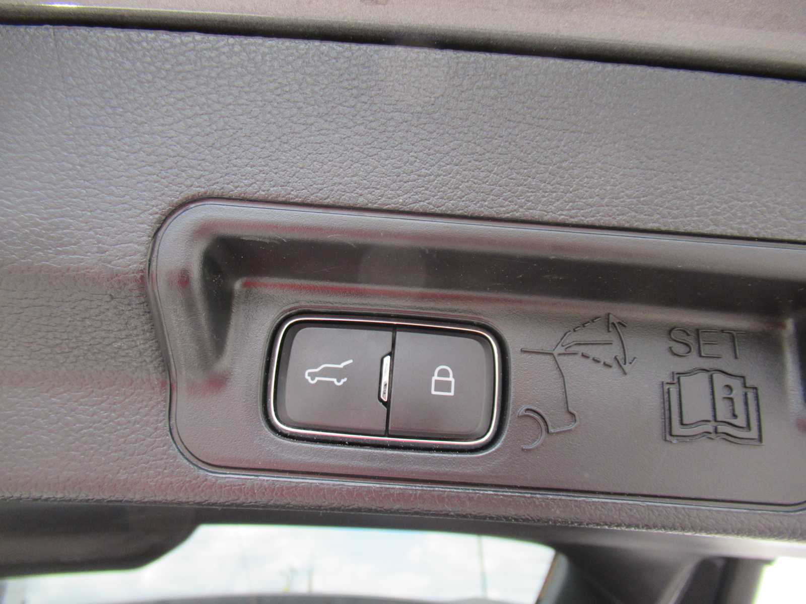 2021 Ford Explorer Base photo 16