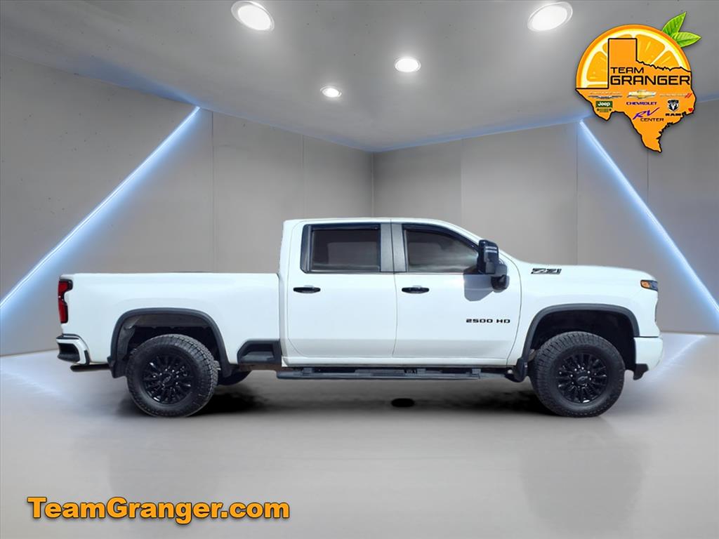 2024 Chevrolet Silverado 2500HD LT photo 3