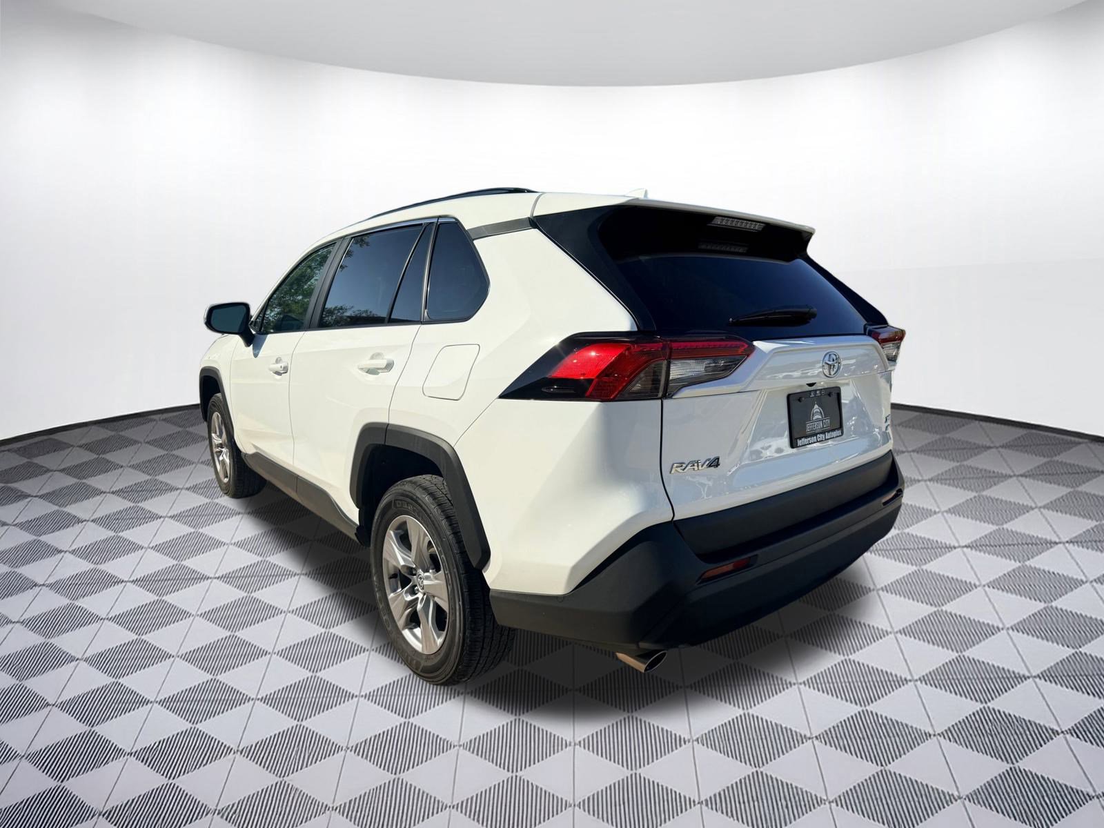 2022 Toyota RAV4 XLE photo 2