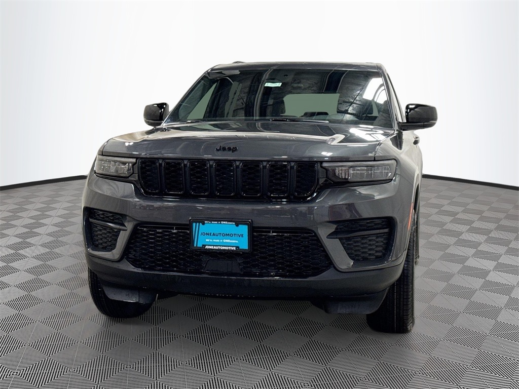 2025 Jeep Grand Cherokee Altitude's photo