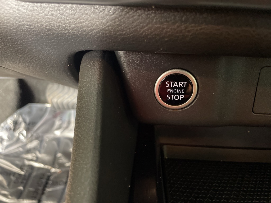 2022 Nissan Rogue SV photo 22