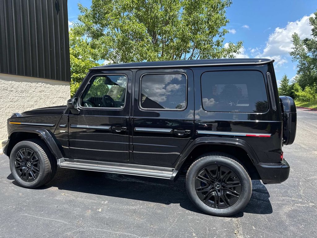 2025 Mercedes Benz G photo 3