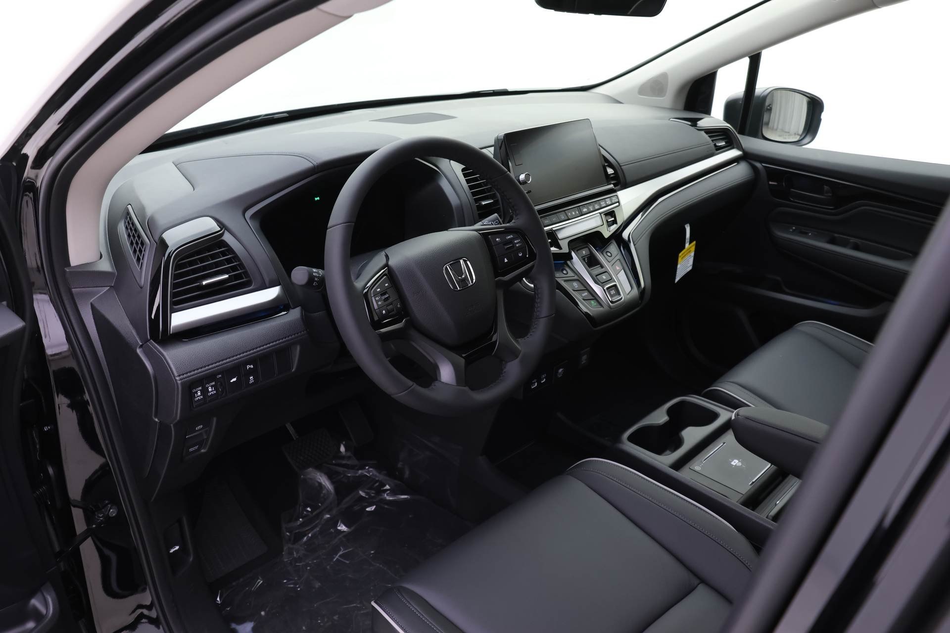 2026 Honda Odyssey Touring photo 3